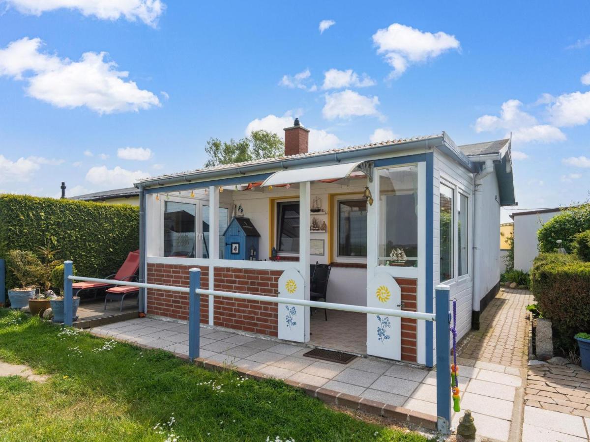 Cozy bungalow in Insel Poel Germany near Beach Fahrdorf  Exterior foto